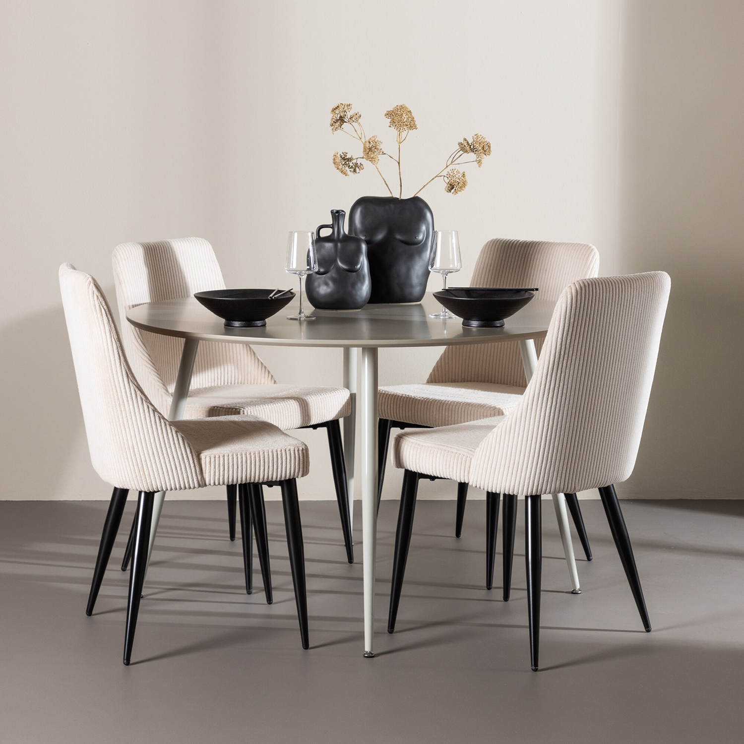 Spisegruppe Venture Home Plaza Ø120 med 4 stk Leone Stoler