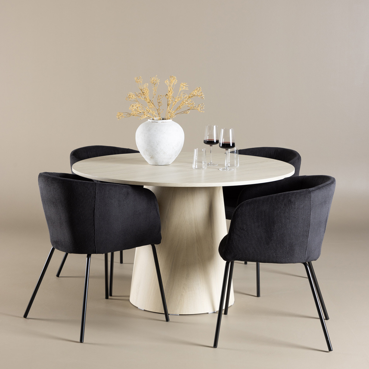 Spisegruppe Venture Home Lanzo Ø120 med 4 stk Berit Stoler