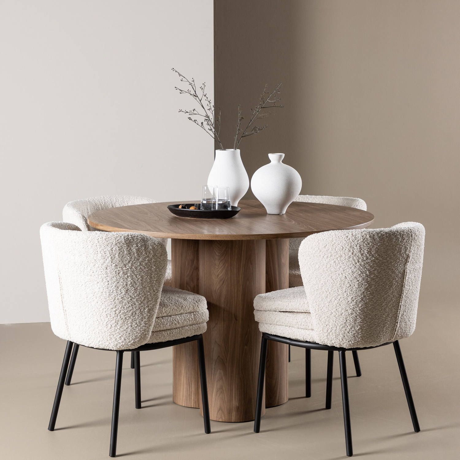 Spisegruppe Venture Home Olivia Ø110 med 4 stk Agnes Stoler