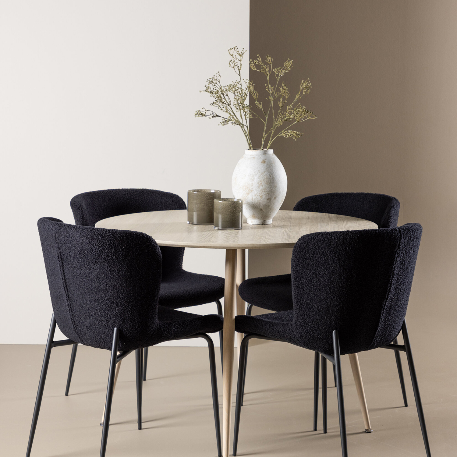 Spisegruppe Venture Home Plaza Ø100 med 4 stk Modesto Stoler