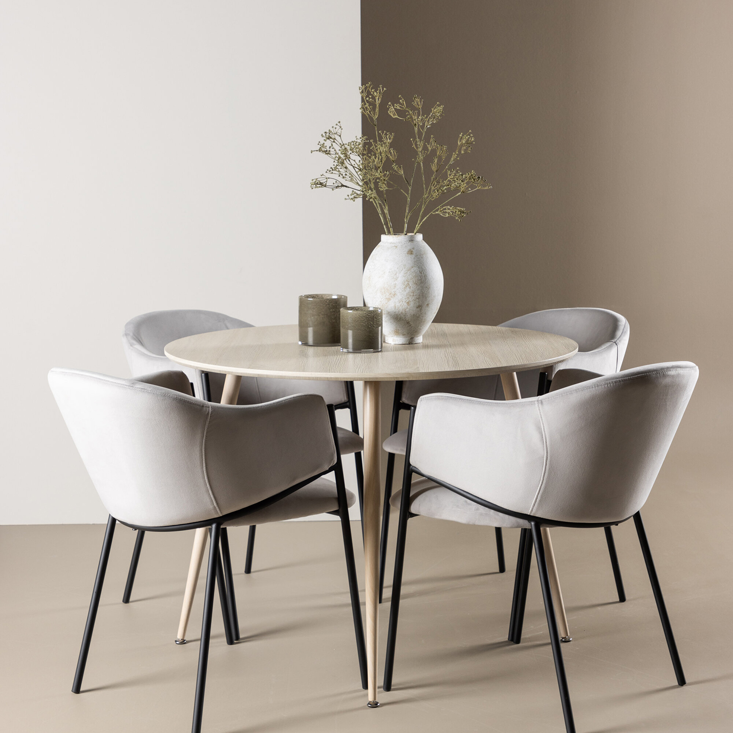 Spisegruppe Venture Home Plaza Ø100 med 4 stk Evelina Stoler