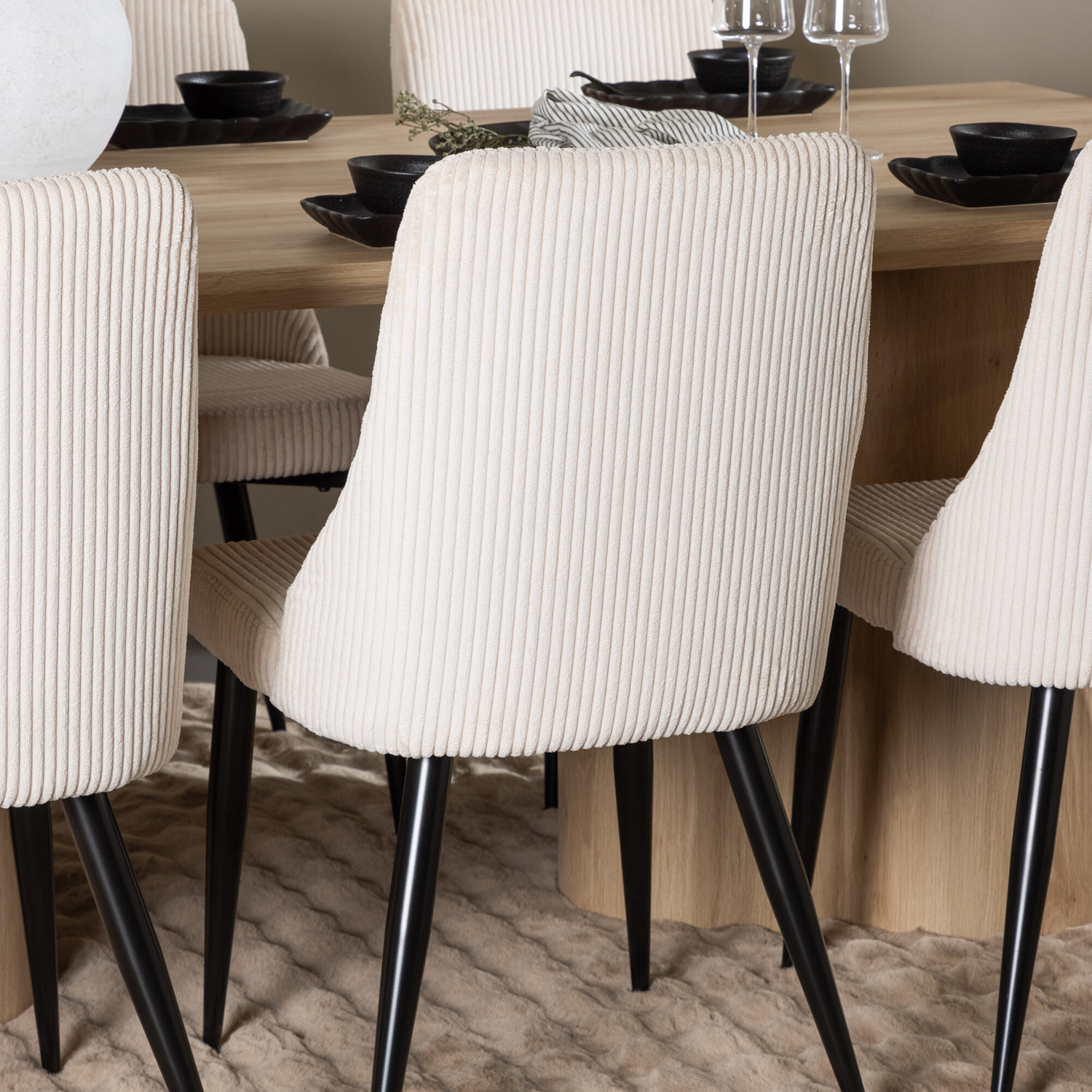 Spisegruppe Venture Home Olivia 210 med 6 stk Leone Stoler