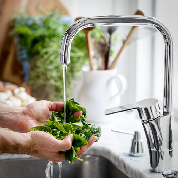 Kjøkkenarmatur og kjøkkenbatteri