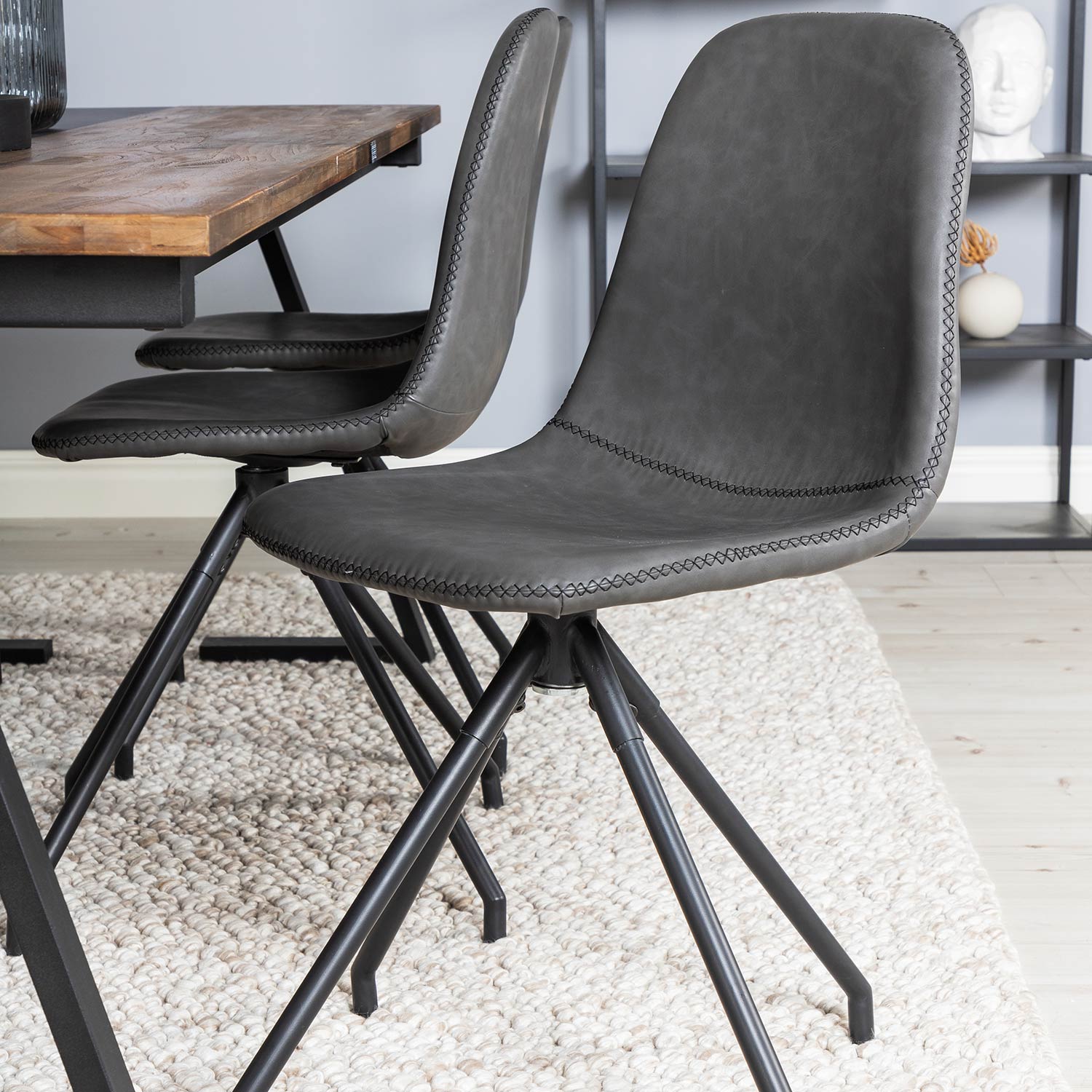 Spisegruppe Venture Home Jane med 6 Pobbie Svingfunksjon Stoler Kunstlær