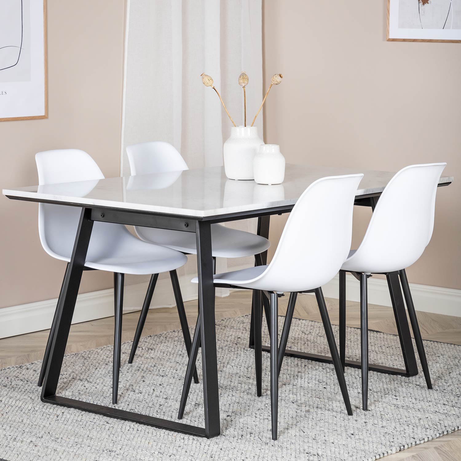 Spisegruppe Venture Home Estelle 140 med 4 Pop Stoler