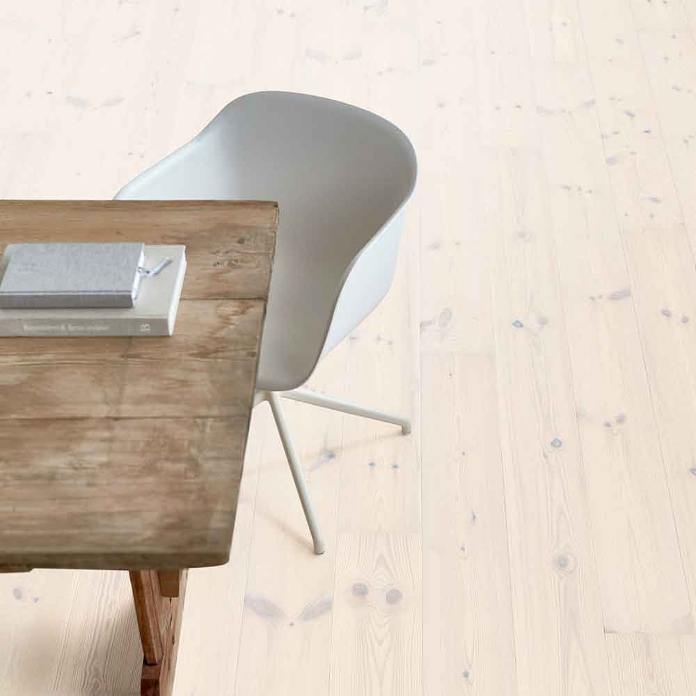 Parkettgulv Berg & Berg Norrlandsfuru XXL Hvit Mattlakk 1-Stav