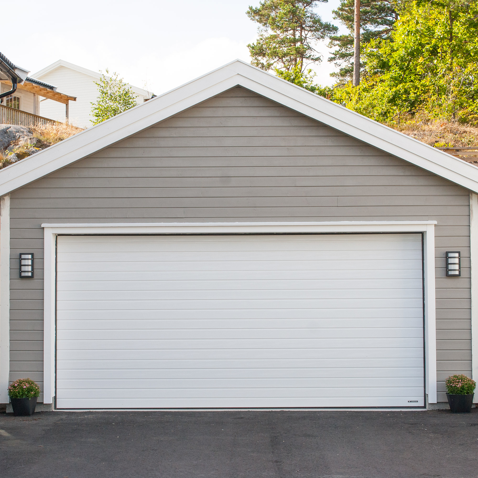 Garasjeport Grimstadporten Ribbed Flush Hvit